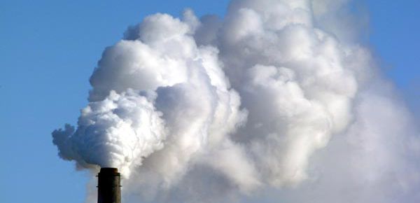 IEA: Σταθεροποιήθηκαν το 2019 οι εκπομπές CO2 διεθνώς